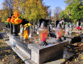 Zorganizowali ma imprez na krakowskim cmentarzu. Jest wniosek o ukaranie do sdu