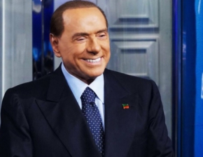 Pnaga aktywistka przed Silvio Berlusconi: Twj czas min!