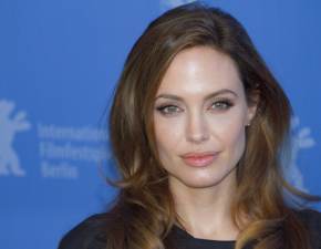 To nagranie Angeliny Jolie podbija Internet. Tak bawia si na koncercie Maneskin WIDEO