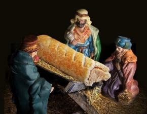 Kontrowersyjna reklama piekarni: parwka w ciecie zamiast Jezusa