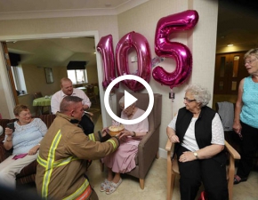105-latka zayczya sobie na urodziny... straaka z tatuaami!
