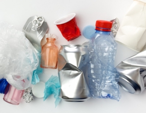 Kaucja od plastikowych opakowa w Polsce? Spraw komentuje ekipa Wstawaj Szkoda Dnia