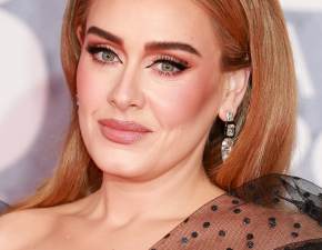 Adele zostaa brunetk! Fani zastanawiaj si: Mona Lisa czy Morticia Addams? FOTO