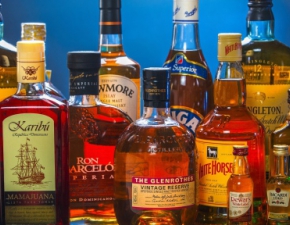 Prawo zezwalajce samorzdom na zakaz sprzeday alkoholu po godzinie 22