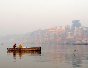 Indie. Ciaa dziesitek osb podejrzanych o zakaenie koronawirusem znalezione w Gangesie