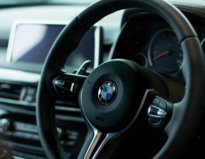 Wielkiej Brytanii ponad 300 tysicy samochodw marki BMW musi wrci do salonw sprzeday. Wiemy dlaczego