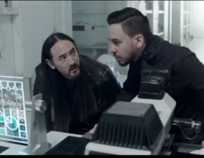 Steve Aoki ft. Linkin Park: Darker Than Blood. Oto mroczny efekt wsppracy DJ-a i kapeli rockowej! Zobacz wideo