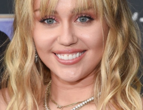 Miley Cyrus nago! Wokalistka w obiektywie nowej mioci