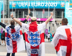 Euro 2020. Anglia w wielkim finale! Adele i Dua Lipa pokazay, jak dopingoway rodakw