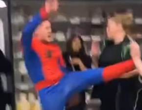 Szokujce sceny w markecie. Spider-Man zaatakowa ekspedientk. Uczestnicy bajkowego napadu usyszeli wyroki WIDEO