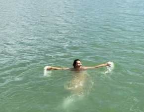 Anna Popek zrzucia ubrania przed kamer. Potem wskoczya do jeziora i sauny WIDEO