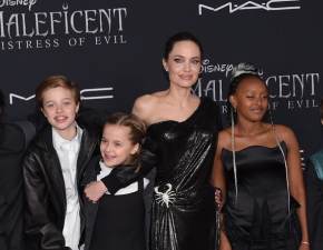 Zahara Jolie-Pitt odcina si od ojca? Pomina jego nazwisko w trakcie przemowy na studiach