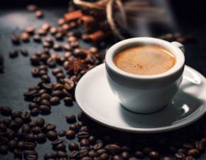 Do czego suy woda podawana z espresso? Ekspertka o kawowych mitach