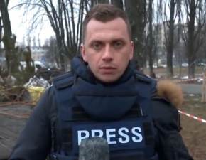 Rakieta przeleciaa nad gow reportera TVN24. Dramatyczna relacja z Kijowa WIDEO