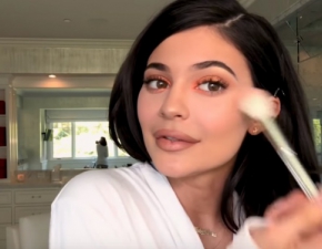 Kylie Jenner pokazuje, jak zrobi jej ikoniczny makija