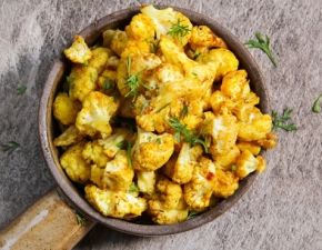 Rozgrzewajce curry z kalafiorem i krewetkami