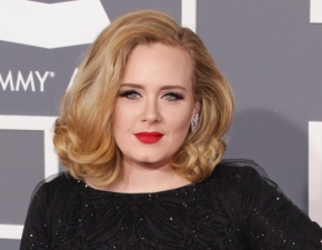 Adele na nowych zdjciach. Odmieniona wokalistka wrcia po dugiej przerwie! FOTO