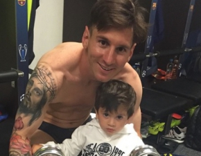 Leo Messi pokazuje talenty swojego modszego synka