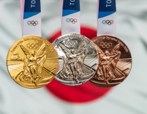 Igrzyska Olimpijskie 2020. Medale dla sportowcw zostay zrobione ze mieci!