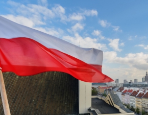 Flaga Polski. Zniewaenie flagi i naruszenie przepisw o jej uywaniu