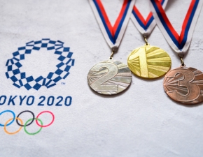 Igrzyska Olimpijskie 2020. Za medale na mistrzostwach dostaj pluszaki i torty!