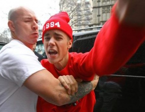 Justin Bieber znw si pobi!