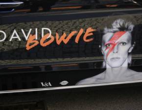 Prawa do piosenek Davida Bowiego sprzedane za gigantyczn kwot! To jest dua suma na stole