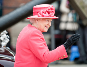 Wielka rado w brytyjskiej rodzinie krlewskiej! Elbieta II wzia udzia w podwjnej ceremonii chrztu swoich prawnuczt
