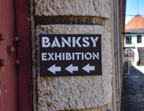 Obraz Banksyego sprzedany za niemal 10 milionw funtw!