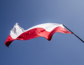 Nowa akcja polskich celebrytw! Ucz jak piewa polski hymn!