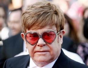 Elton John trafi do szpitala! Niepokojce wieci o 76-latku. Management wyda owiadczenie
