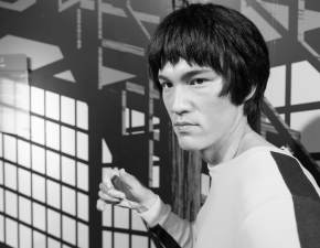 Dlaczego 50 lat temu zmar Bruce Lee? Naukowcy maj cztery szokujce teorie