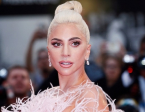 Lady Gaga na MET Gali 2019. Wokalistka swoimi kreacjami skrada cae show! 
