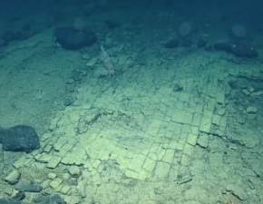Naukowcy dokonali niebywaego odkrycia na dnie Oceanu Spokojnego. Czym jest ta droga z cegie? WIDEO