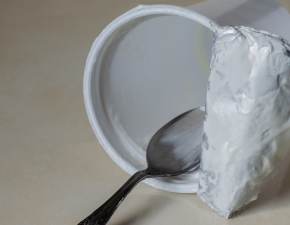 Nie wyrzucaj blistrw po tabletkach do plastiku! Czy trzeba my kubeczki po jogurcie? Fakty i mity na temat segregacji