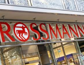 Rossmann rozdaje luksusowe perfumy za grosze. Klienci maj jeden dzie