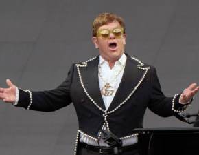 Elton John wystawi na sprzeda swoje pierwsze NFT. To deskorolka jego projektu!