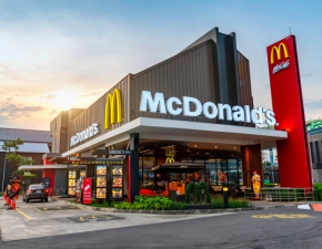 McDonalds pozwany przez zwizki zawodowe. Powodem systemowe molestowanie pracownikw