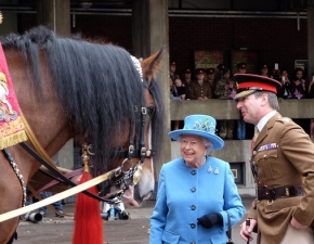 Krlowa Elbieta  II wygraa na wycigach konnych prawie 7 mln funtw!