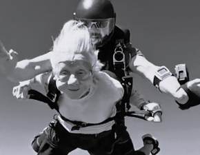 104-latka, ktra niedawno skoczya ze spadochronem, nie yje  
