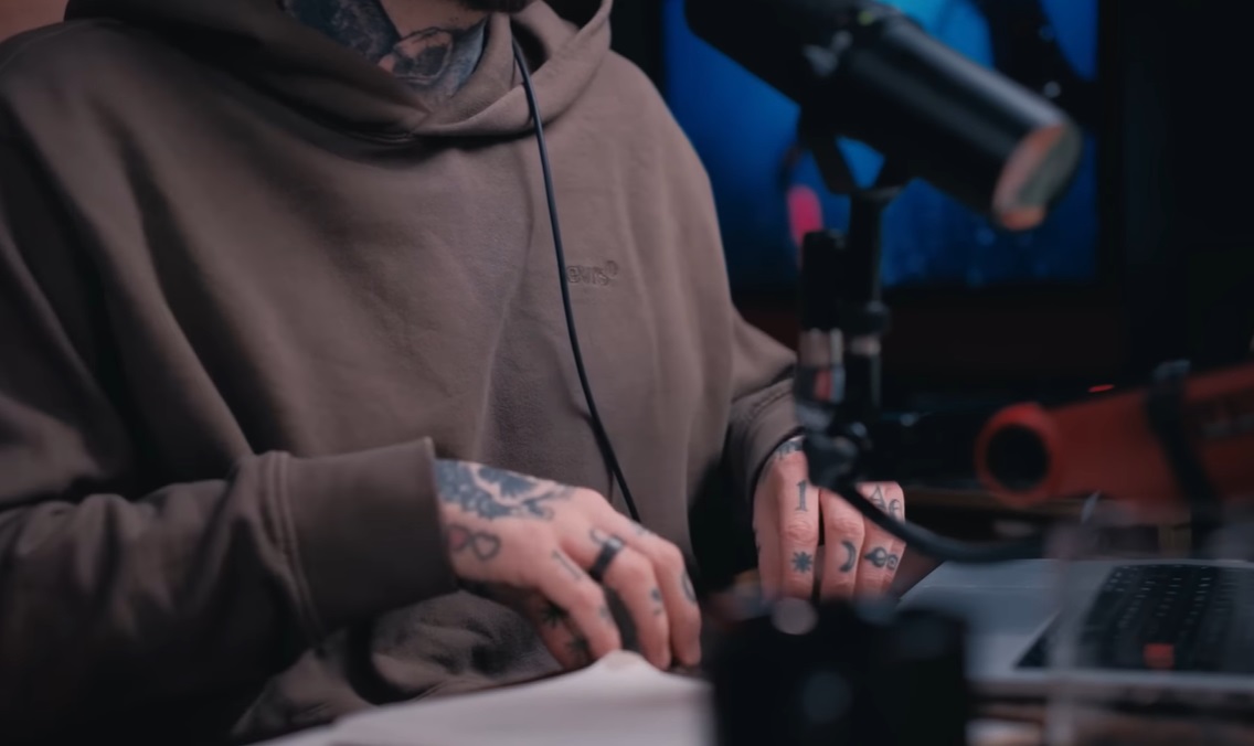 Dlatego Żurnalista nie pokazuje twarzy. Już tego nie ukrywa! Jak wygląda dziś?