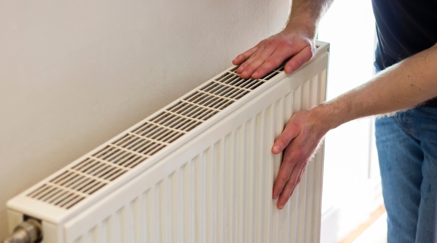 Prosty sposób na cieplejsze kaloryfery bez podkręcania ogrzewania. Sprawdź, jak to zrobić!
