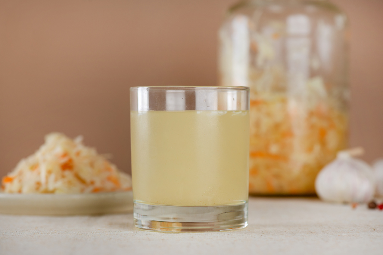 To najprostszy sposób, by zadbać o jelita. Wystarczy kilka łyków dziennie