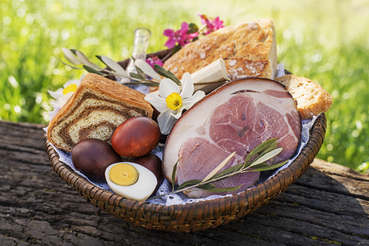 Mięso w Wielką Sobotę? Ksiądz wyjaśnia: „Wielu Polaków żyje w błędzie”