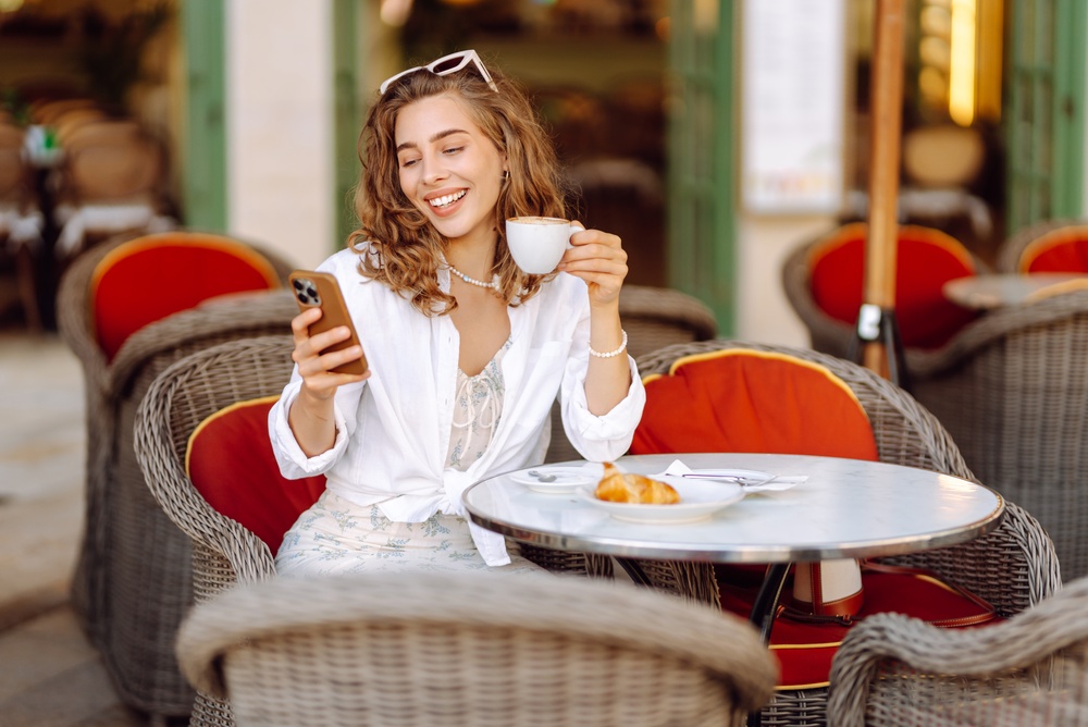 Czy rozmowa to lepsza forma kontaktu niż SMS? Oto co mówią psychologowie