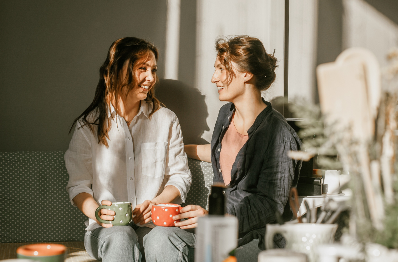 Osiem prostych gestów, które sprawią, iż każdy cię polubi