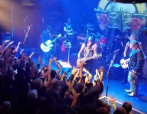 Guns N Roses: Axl Rose, Slash i Duff McKagan razem na scenie!