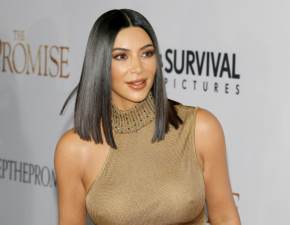 Kim Kardashian eksponuje poladki na okadce magazynu. Gwiazda przesza metamorfoz! FOTO