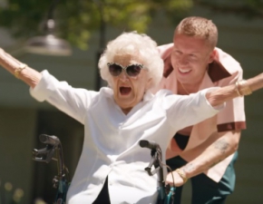 Macklemore nagrał wzruszający teledysk z okazji 100. urodzin babci