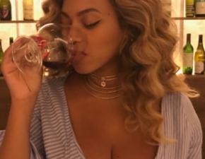 Beyonce pije alkohol w trakcie karmienia piersi? Fani oburzeni